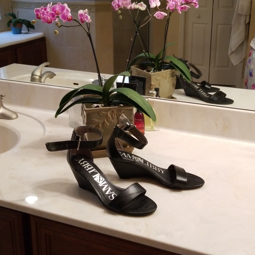 Sam and Libby sandals, black,  like NEW.